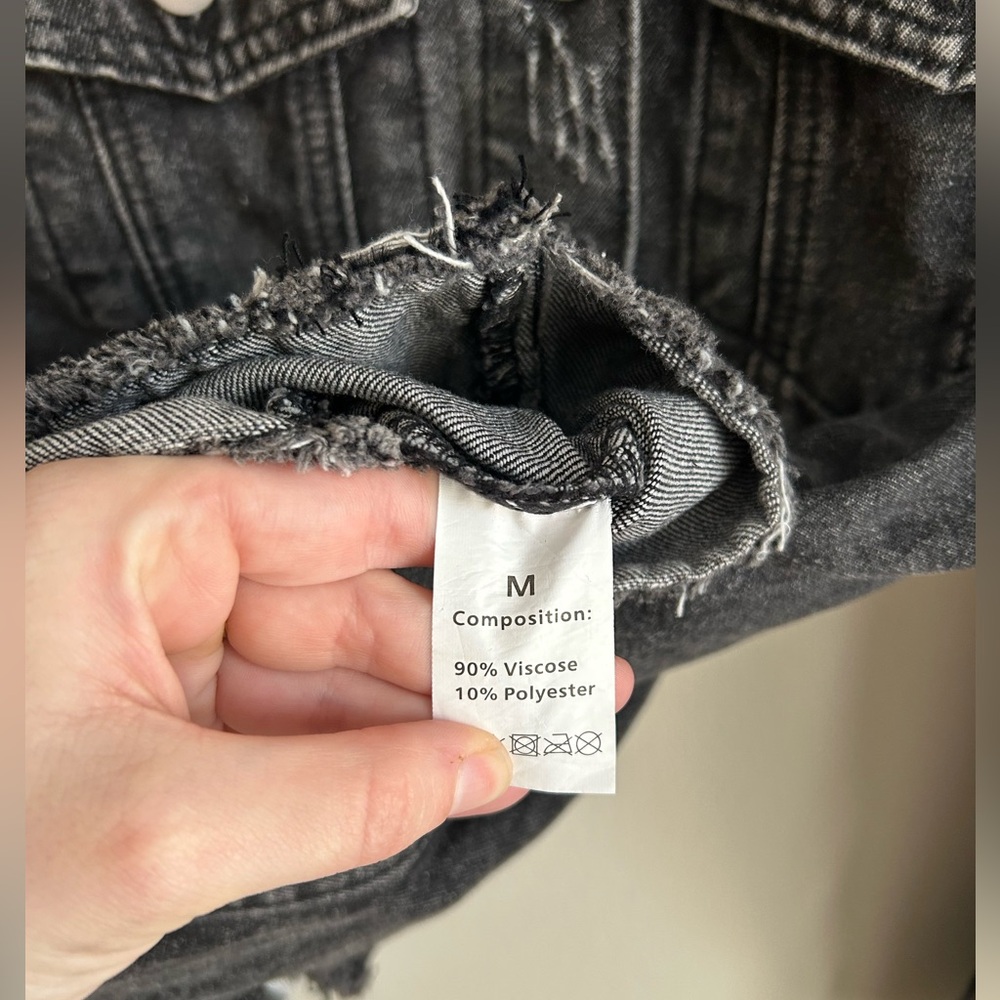 Classic Black Jean Denim Jacket Basic Long Sleeve Button Down Distressed Sz M - Picture 9 of 10
